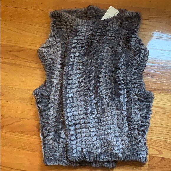 Faux fur draped vest. New with tags - Picture 5 of 10